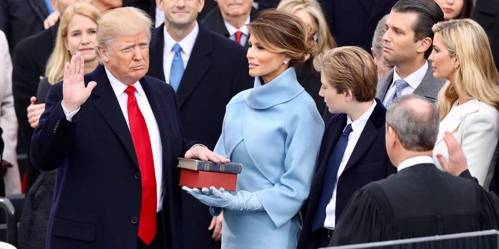 Donald Trump sværges ind