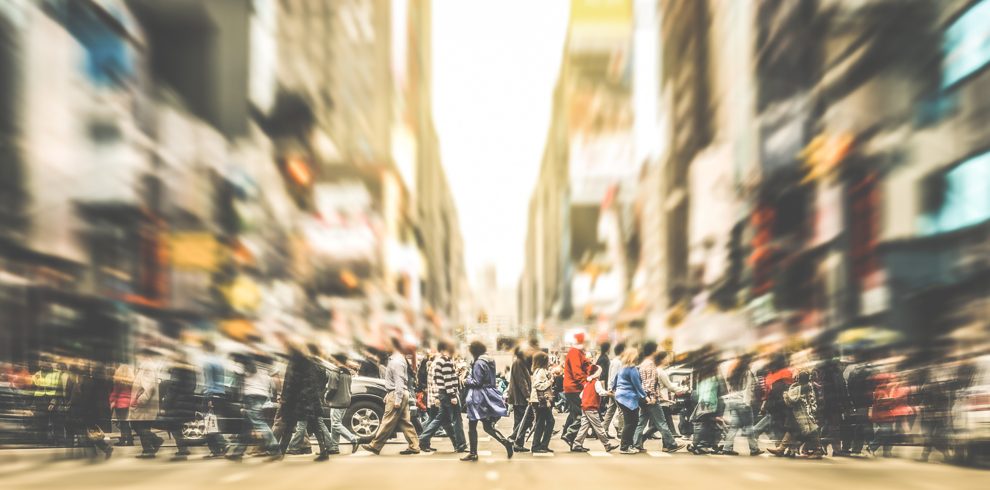 mennesker i urbane omgivelser